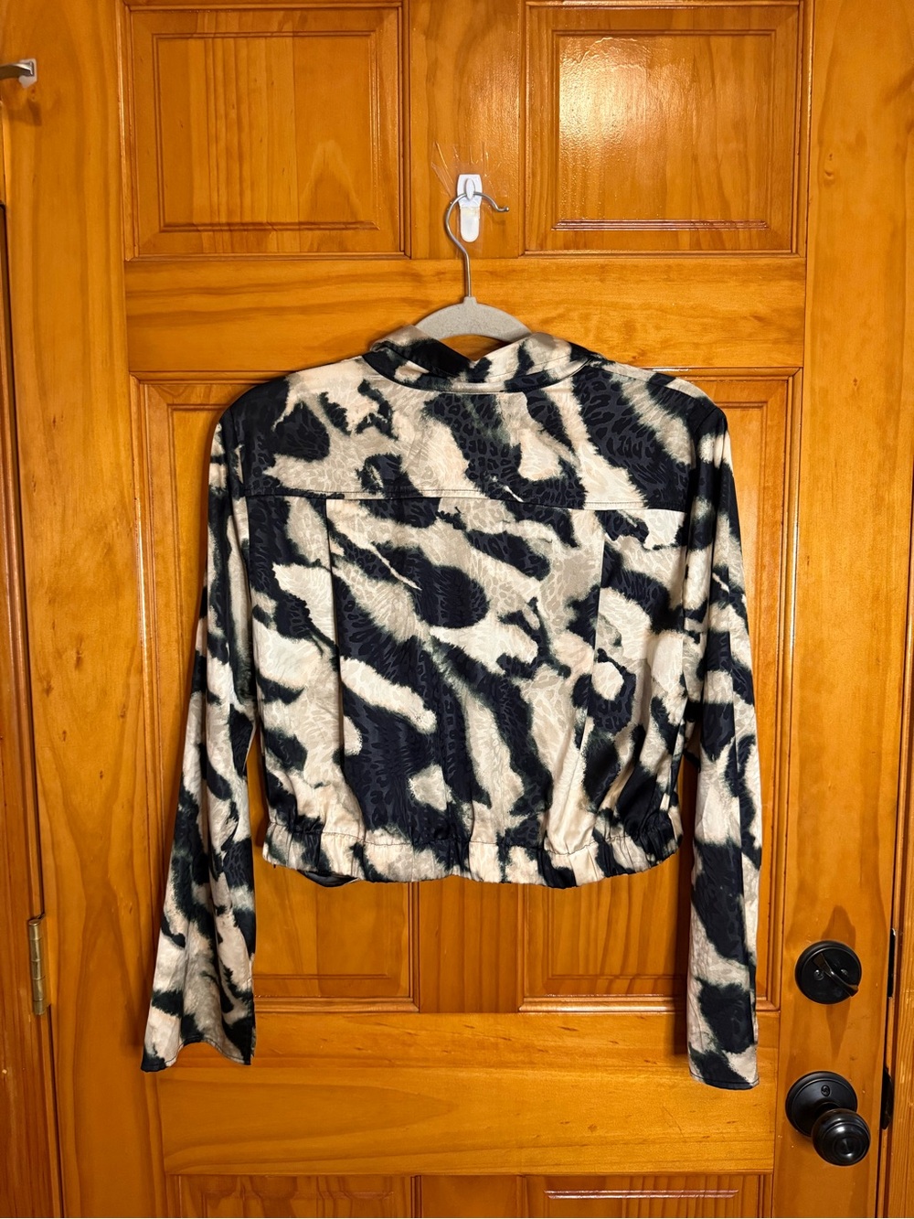 Rachel Zoe black and tan satin cropped top animal print size medium - Picture 4 of 4